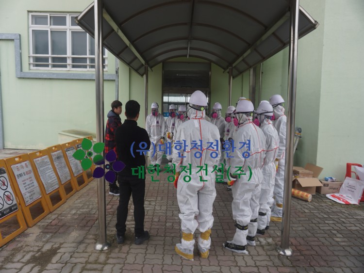 부여군 규암면 부여정보고등학교 석면철거공사 > 실적 및 사례 | 대한청정환경” style=”width:100%” title=”부여군 규암면 부여정보고등학교 석면철거공사 > 실적 및 사례 | 대한청정환경” loading=”lazy”><figcaption>부여군 규암면 부여정보고등학교 석면철거공사 > 실적 및 사례 | 대한청정환경</figcaption></figure>
</div>
<p>이 기사에 대한 링크: <strong><a href=